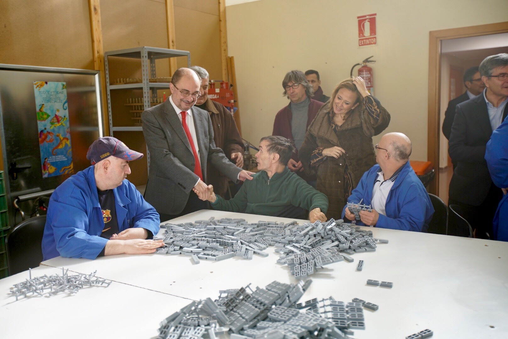 Ir a El presidente de Aragón visita los centros de ATADI en la capital turolense