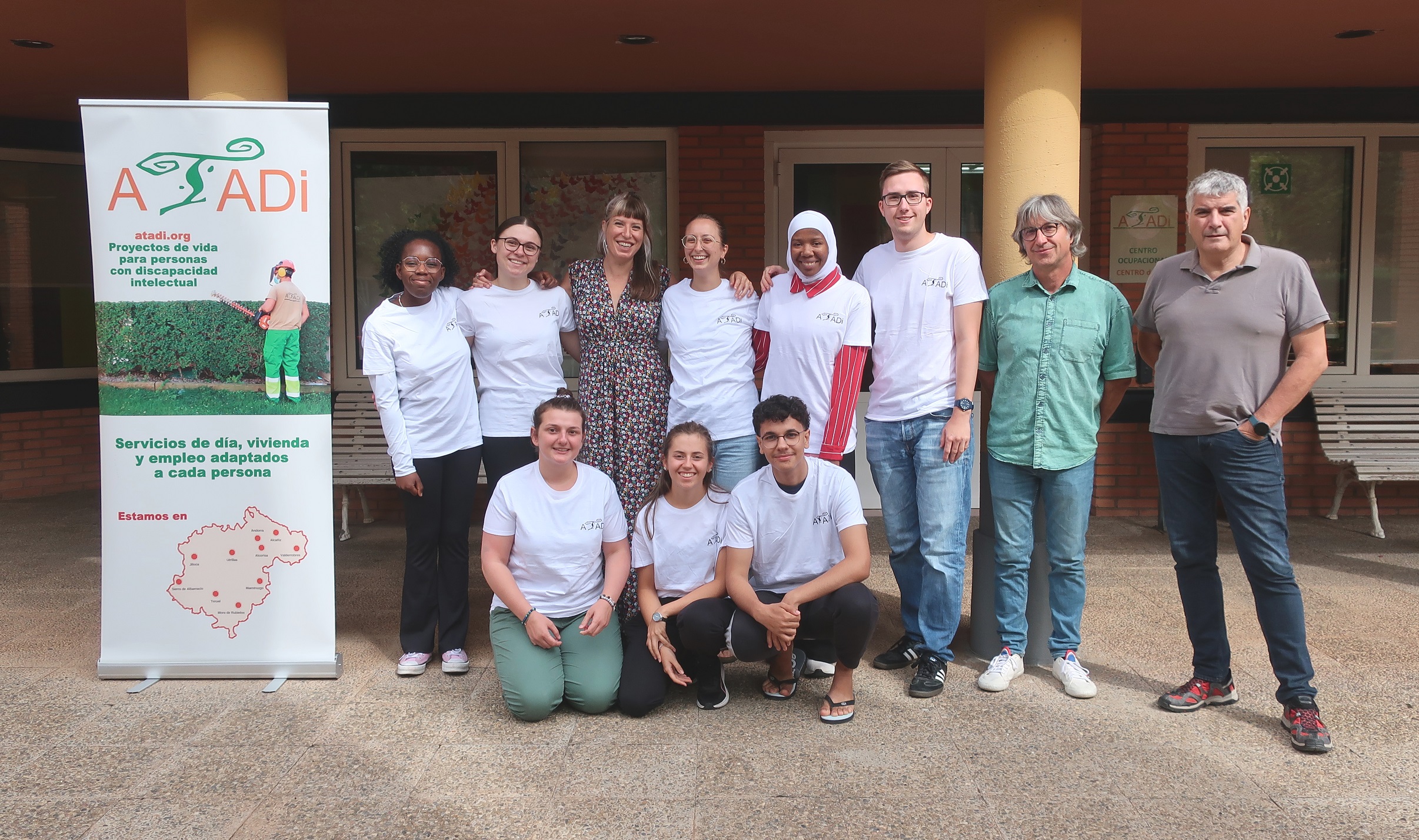 Ir a ATADI recibe a ocho jóvenes de cinco países que realizarán voluntariado durante seis meses