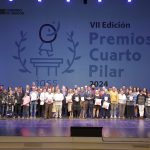 Foto de familia con todos los premiados en la VII edición del Cuarto Pilar