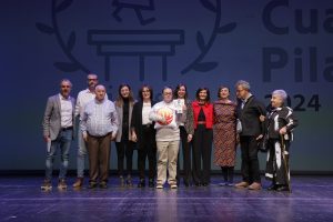 El equipo de Mi Casa recoge el premio.